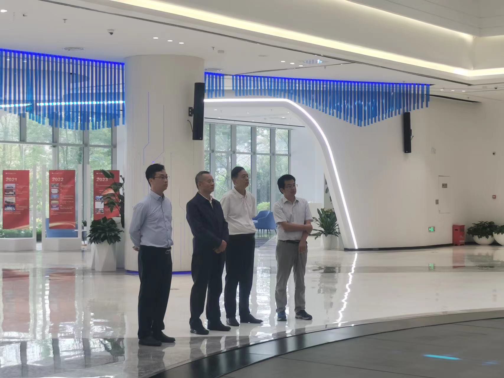自治区大数据发展局局长赵志刚会见江苏未来网络集团总经理田文科一行 数字广西集团领导参加